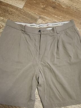 Tommy Bahama Men's Light Khaki Pleated Chino Shorts